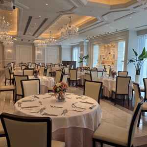 披露宴会場の様子。クラシカルで清潔感のある雰囲気で開催時のイメージが掴みやすかったです。