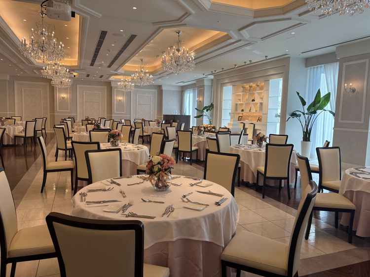 披露宴会場の様子。クラシカルで清潔感のある雰囲気で開催時のイメージが掴みやすかったです。