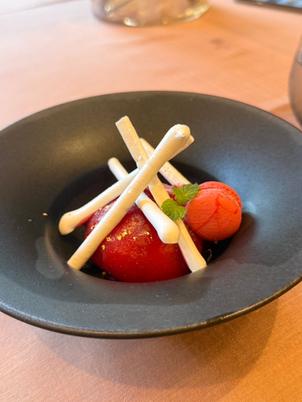 試食会②です。デザートを頂きました。見た目の美しさに加え、味はさっぱりとしてコースの締めに最適でした