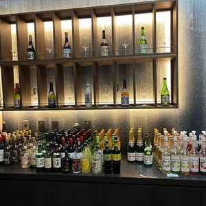 ウェルカムドリンクを作ってくれるバーカウンター　地元の味醂を使ったオリジナルドリンクが美味しかった