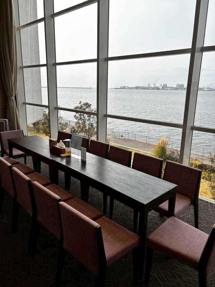 親族控室です。控室からも神戸の景色を楽しめるのでとても素敵でした。