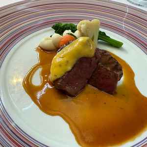 試食会でいただいたお肉です。本番はより特別なメニューが出されるそうです。