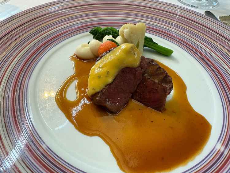 試食会でいただいたお肉です。本番はより特別なメニューが出されるそうです。