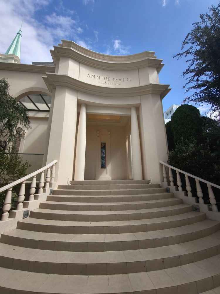 挙式会場外観。洗練された雰囲気。