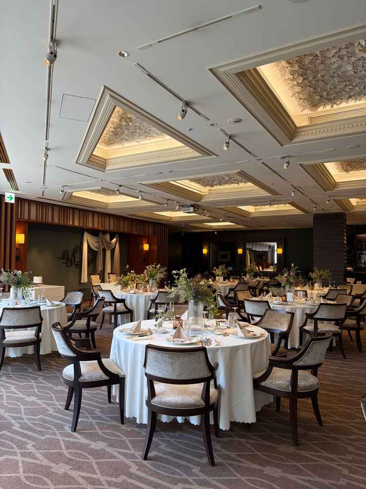 ガーデンにすぐに出られる披露宴会場で、ゲストとの距離が近いのが良かった。