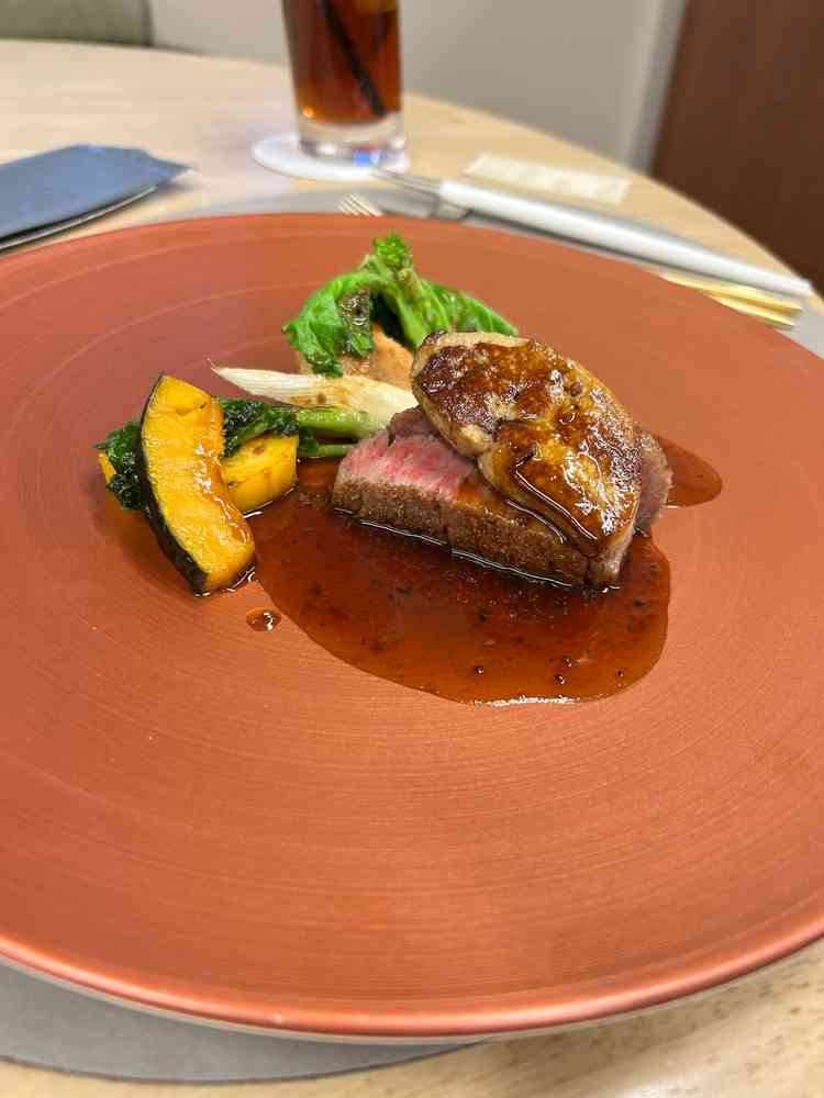 甲殻類アレルギーに対応していただき、肉料理でした。