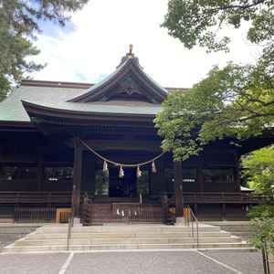 境内はとても静かで落ち着いた結婚式を行いたい人にとってベストな場所だと感じます。社殿も綺麗でした。