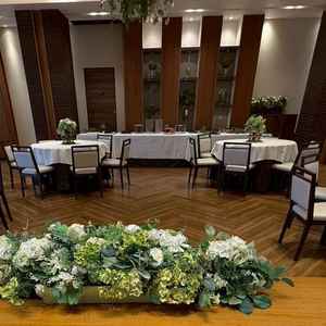 披露宴会場の写真。明るさとナチュラルさがある、素敵な会場でした。