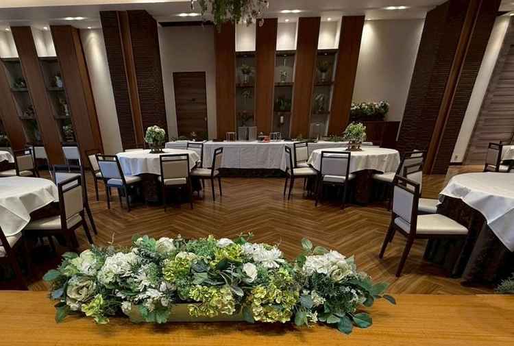 披露宴会場の写真。明るさとナチュラルさがある、素敵な会場でした。