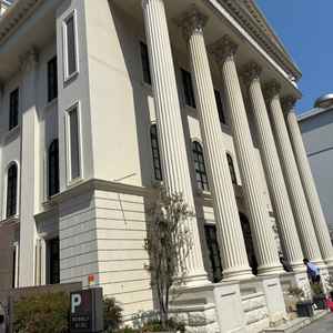 自然を感じられるガーデン付きの式場で、都会にいながらも開放感のある結婚式ができるイメージがありました