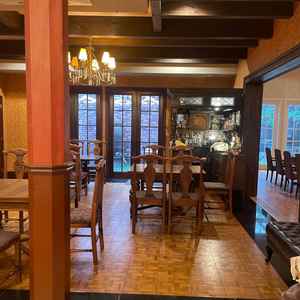 ゲストの待ち合い室。アンティークな家具達がとっても素敵でした。