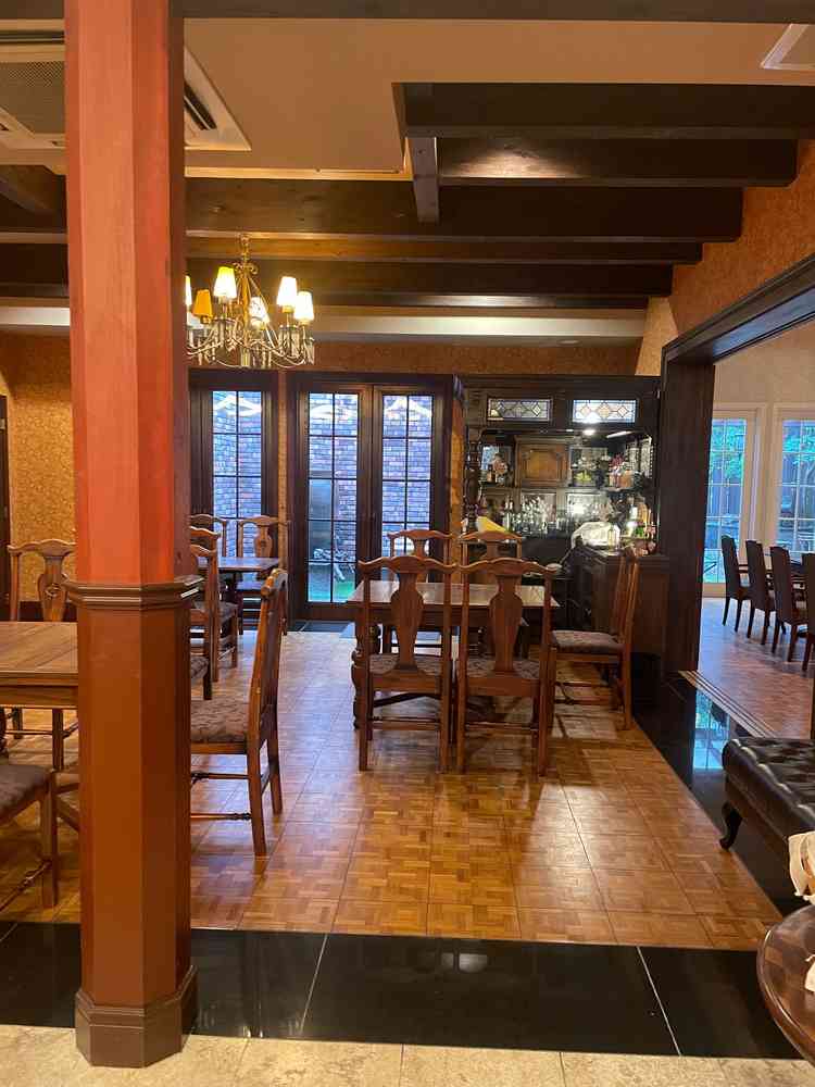 ゲストの待ち合い室。アンティークな家具達がとっても素敵でした。