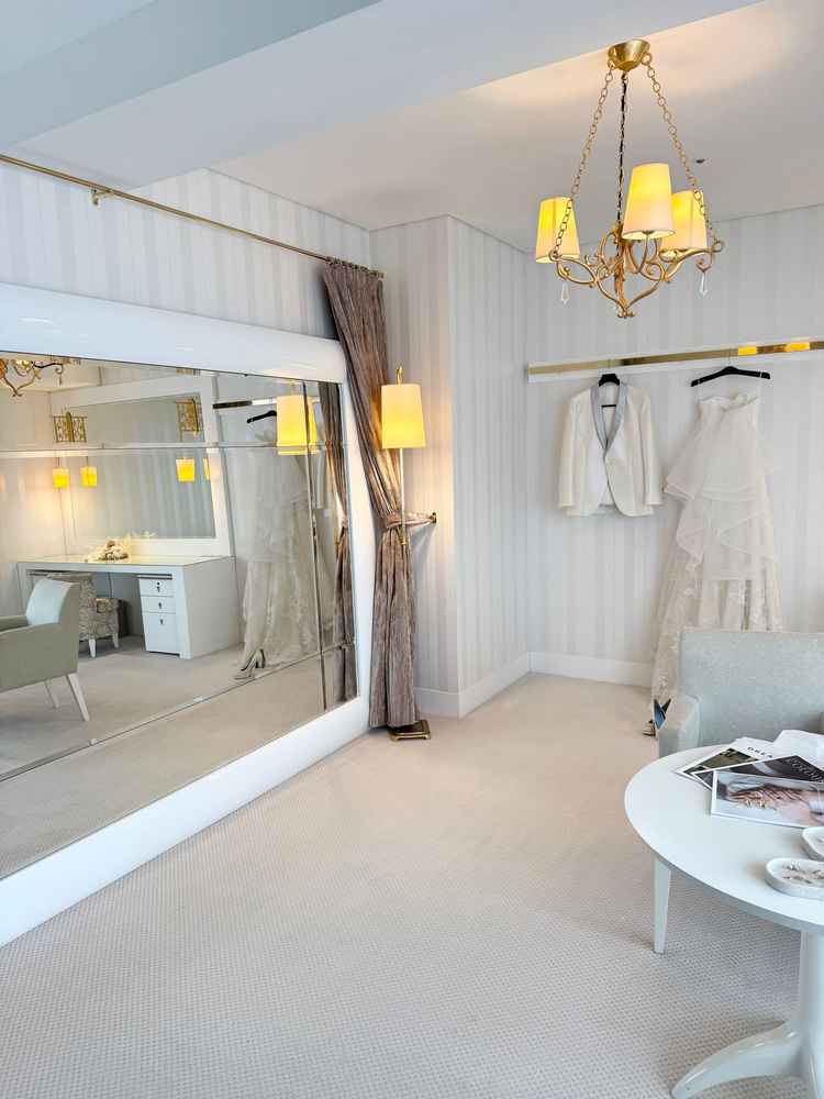 ホテルスイートルームのフィッティングルーム