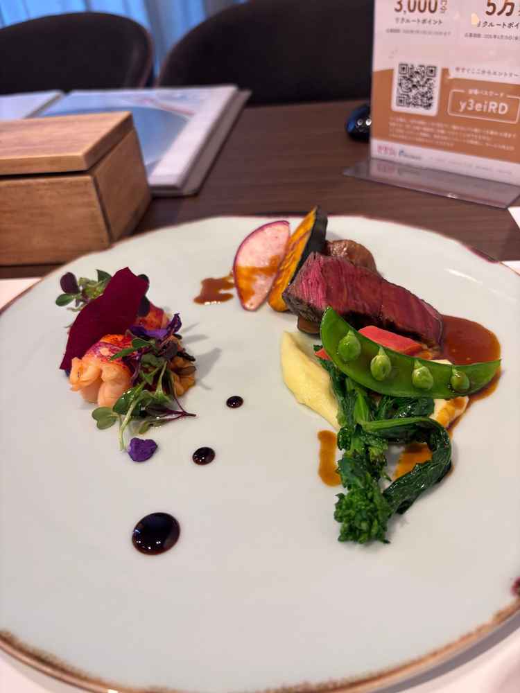 コース料理の試食。和とフレンチの融合とのことでお箸でも食べれるのがよかった。