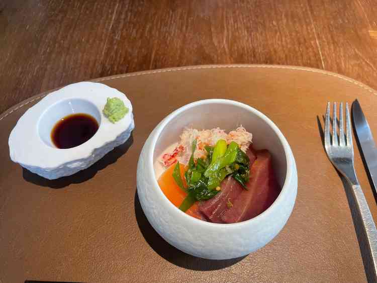 試食(寿司が好きだと事前アンケートに書いたらサプライズの前菜)