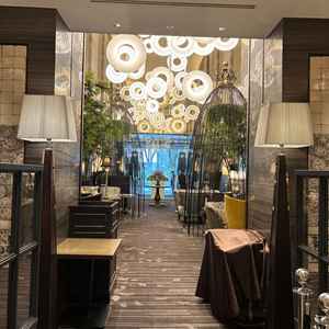 早めに着いたゲストが座れる休憩場所(フロント)