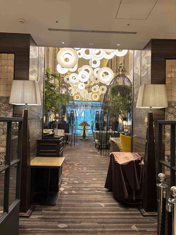 早めに着いたゲストが座れる休憩場所(フロント)