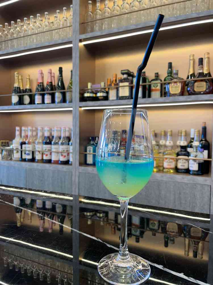 もう一つの会場では、オリジナルドリンクも作れるバーがありました。