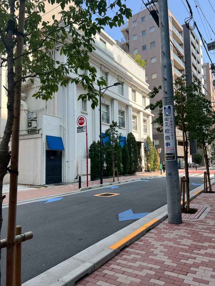 ふと現れる式場、クラシカルな雰囲気がとても素敵で第二の私たちの家という感じがしてしまいます。