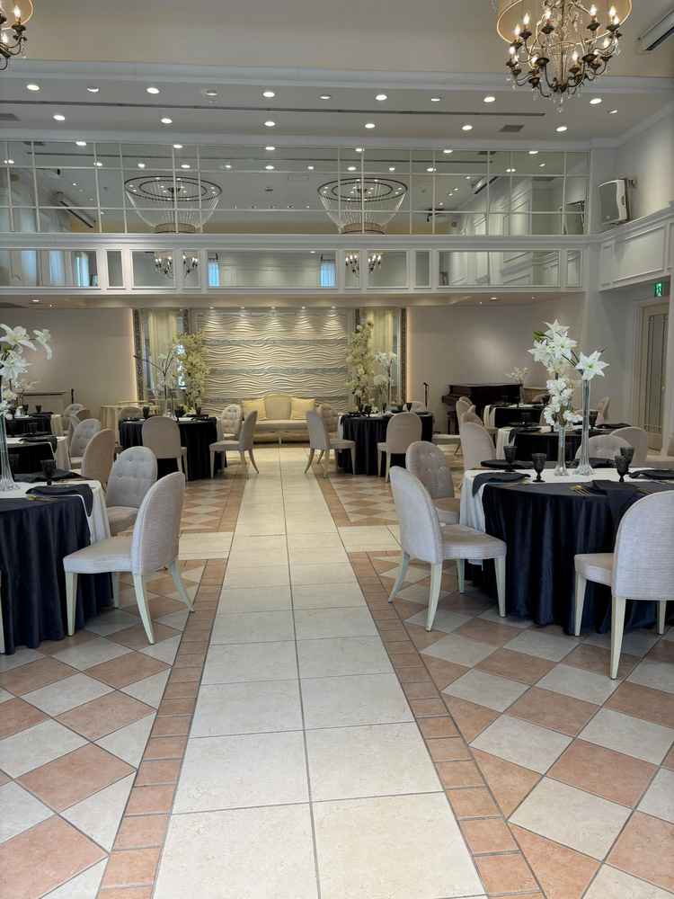 披露宴会場。ここが1番小さい会場とのこと。全ての会場に屋根付きのガーデンがあるのが良いと思いました。