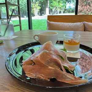 自家製の野菜を使った料理をいただきました。素材の味を活かす調理をされていて美味しかったです。