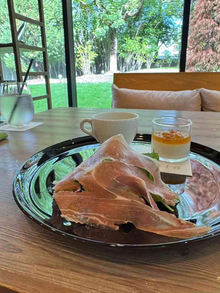 自家製の野菜を使った料理をいただきました。素材の味を活かす調理をされていて美味しかったです。