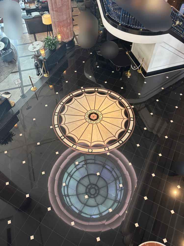 花嫁のドレス姿が映える床。