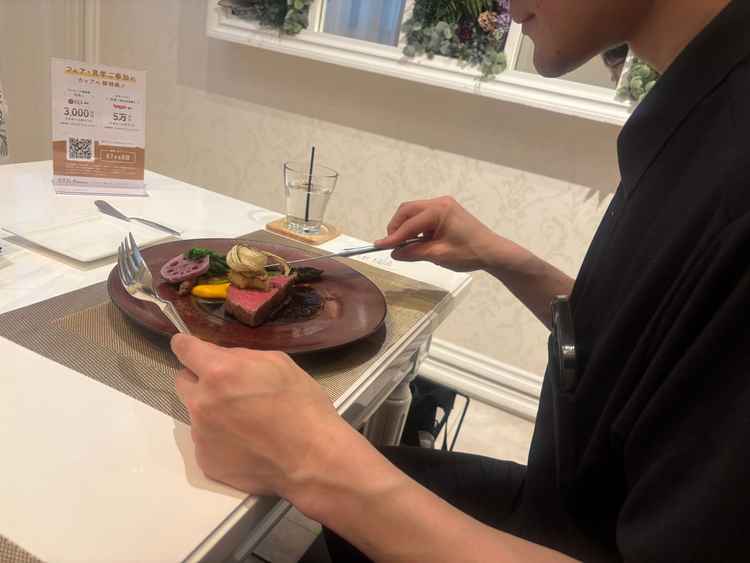 お肉も野菜も美味しかったです。デザートも抜群でした。そして最後は料理長が挨拶に来てくださいました。