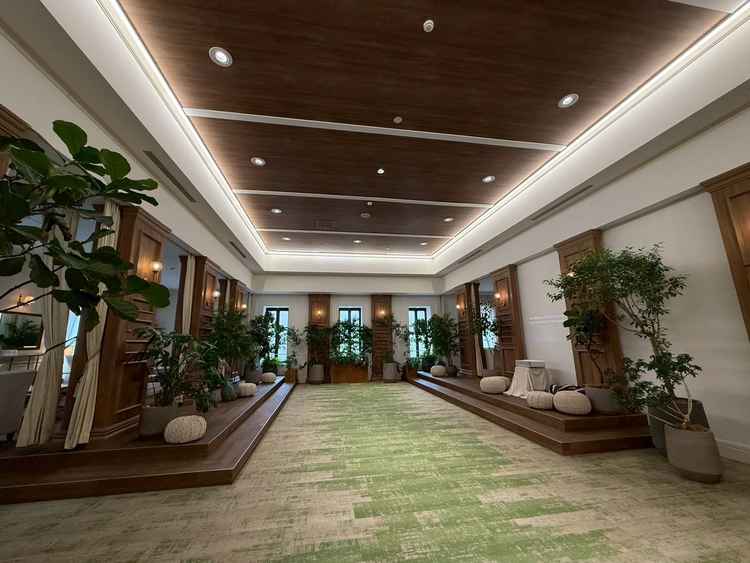 ゲストの控え室が広く、プライベートも守られるよう区切りもあり良かった。