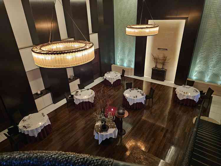 少人数でも広すぎないと感じる披露宴会場だと思いました。