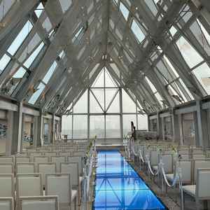 クリスタルチャペル内