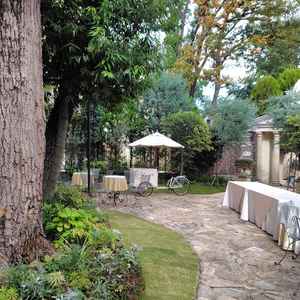 庭園　緑に囲まれ開放感がありました