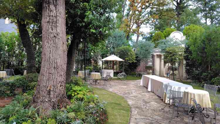 庭園　緑に囲まれ開放感がありました