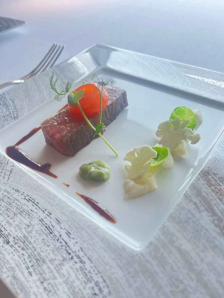 試食ではスープ、パン、お肉を頂き大変美味しかった。スープはトリュフの風味が香りパンもふかふかだった。