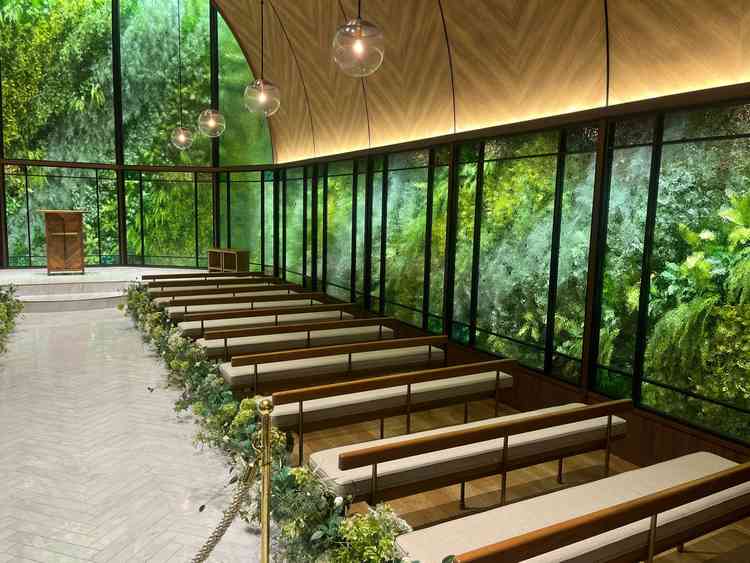 ゲストを多く収容出来、またどの方面からも見やすいようにリニューアルしたとのこと