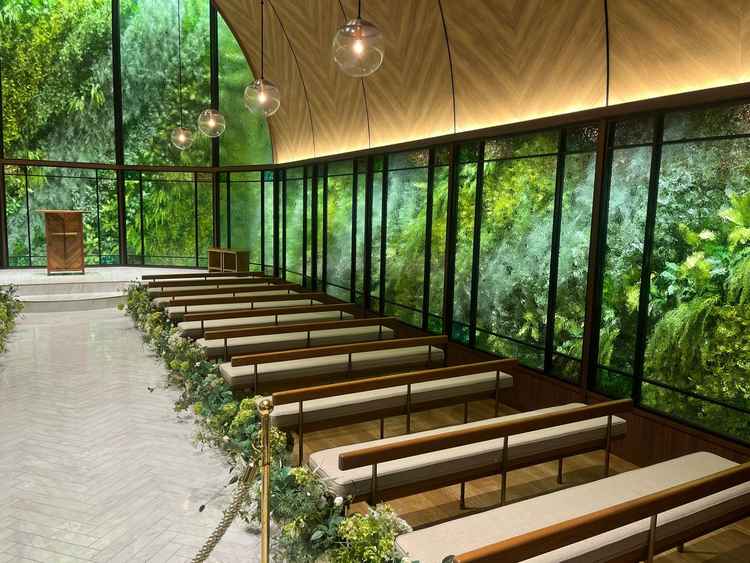 ゲストを多く収容出来、またどの方面からも見やすいようにリニューアルしたとのこと