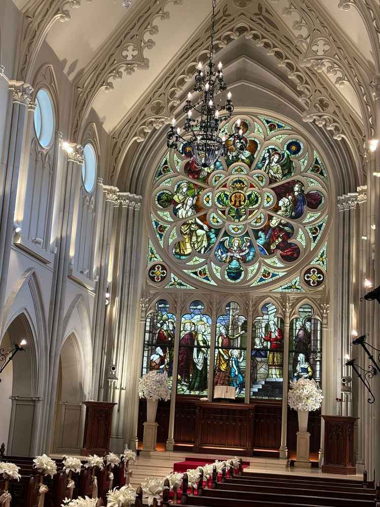 チャペル内部です。ステンドグラスがとても素敵でした。