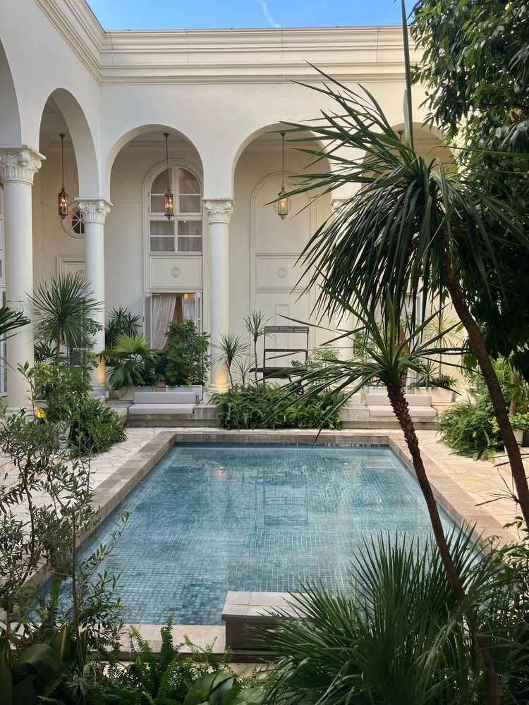 中庭のプールです。とても綺麗です