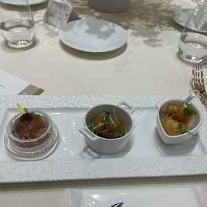 前菜、前温菜、魚料理ということで、本当に美味しかった。