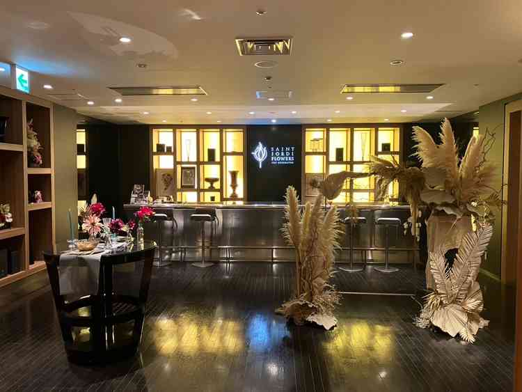 式場で使用する生花も実際にお店で現物を見て決めることができます。