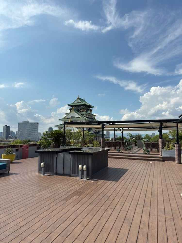 テラスから大阪城を見ることができるため、良いと思った。