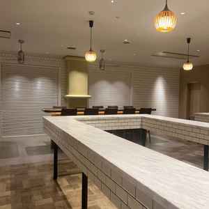 待合室がとてもおしゃれで、お花装飾が映えそうです。