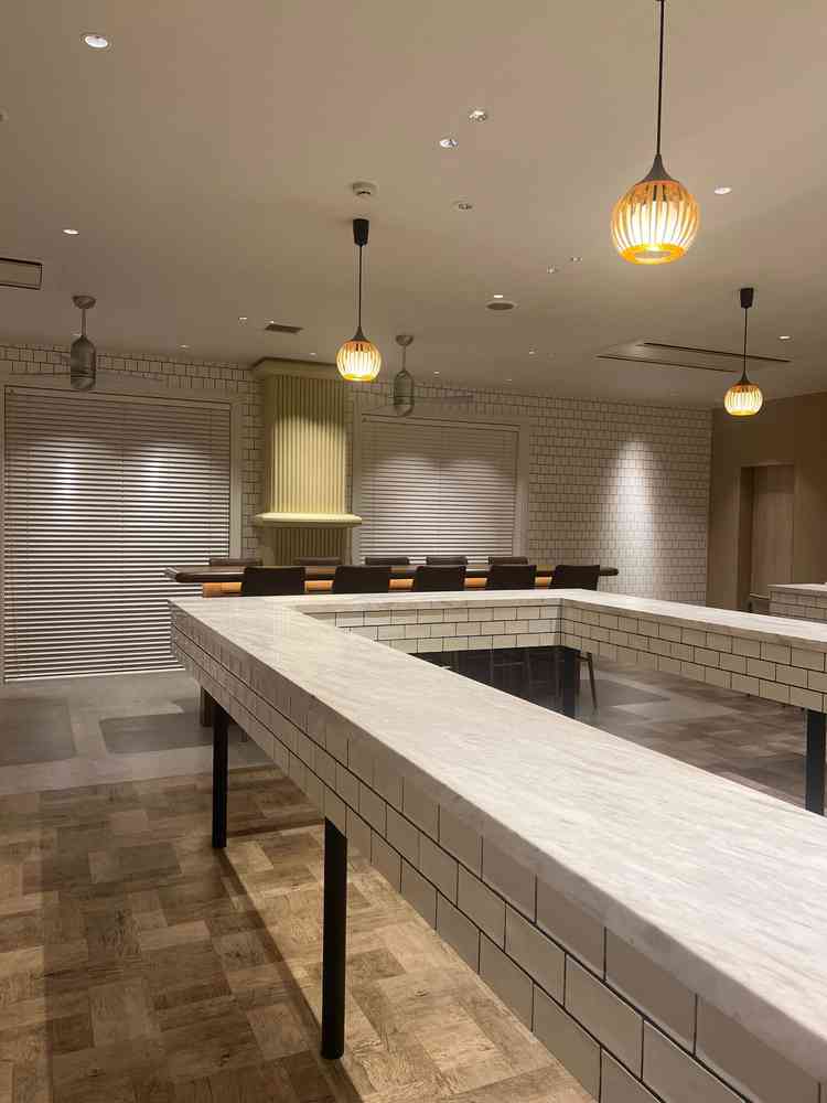 待合室がとてもおしゃれで、お花装飾が映えそうです。