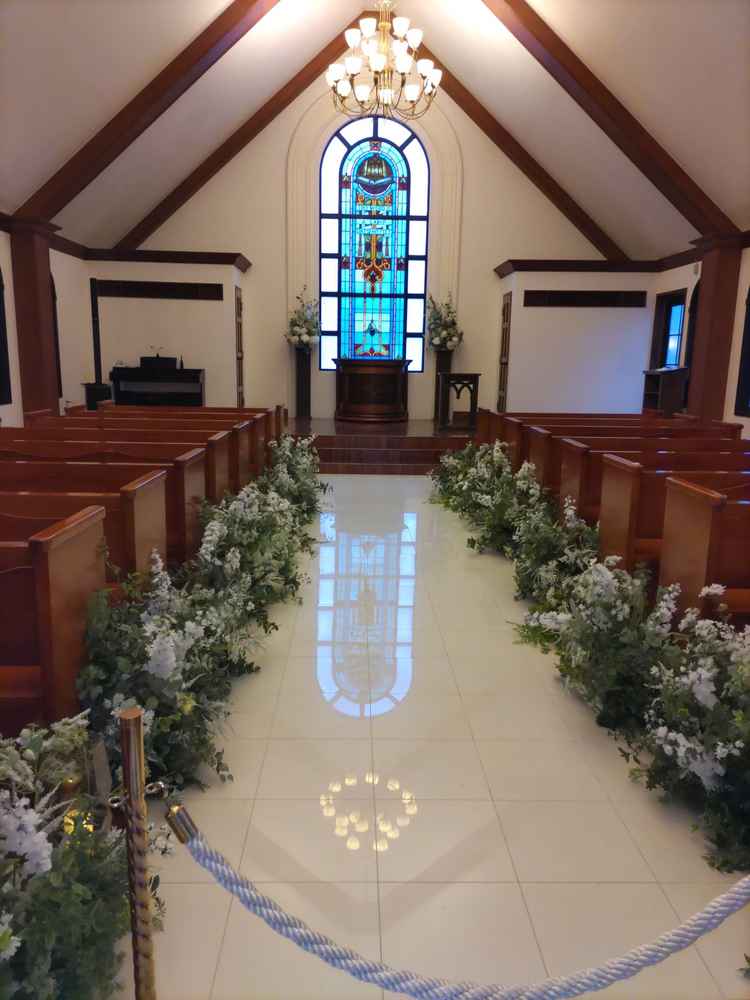 チャペルです。写真よりこじんまりとしていますが、参列者との距離が近く狭いという印象はない設計です。