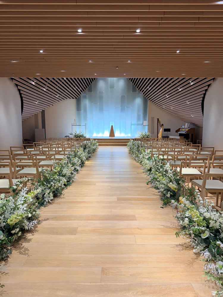 天気に影響されないチャペルが素敵でした