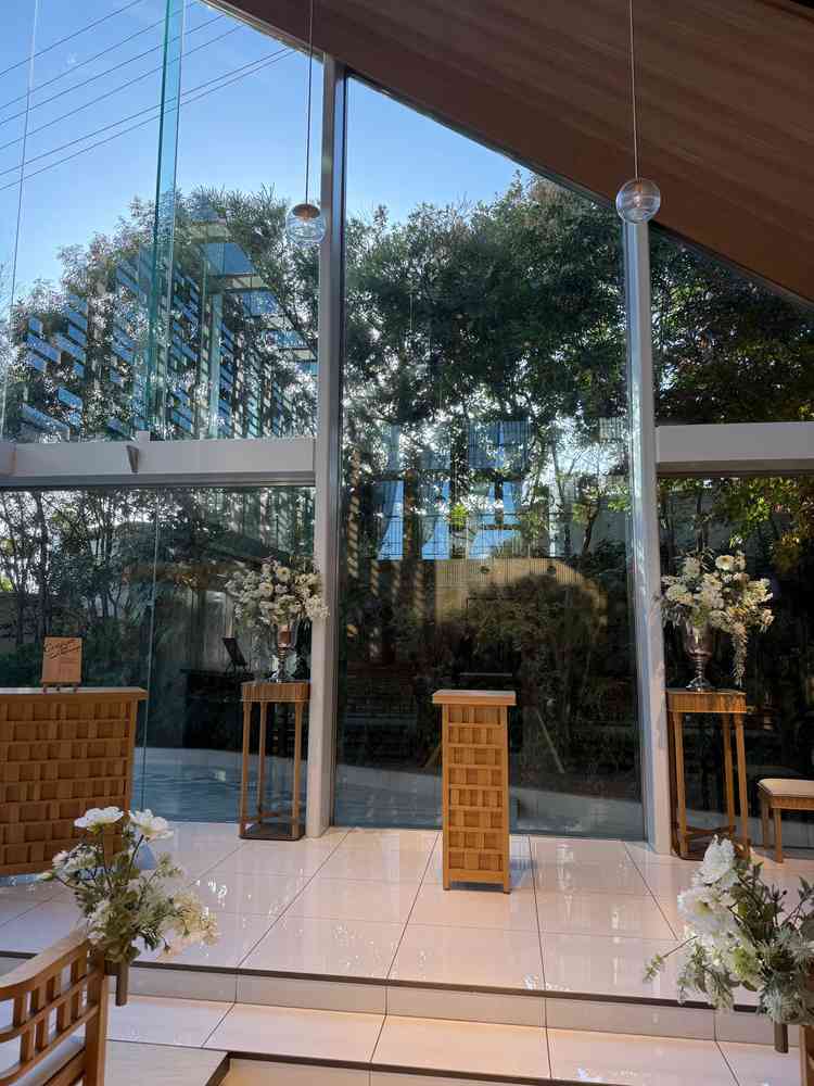 外の緑が近くに感じられ、季節感を楽しめる点が魅力的でした。