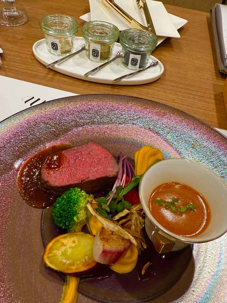 お食事はめちゃくちゃ美味しかったです。なかなか専門店でもこんなに美味しい事無いのでは？