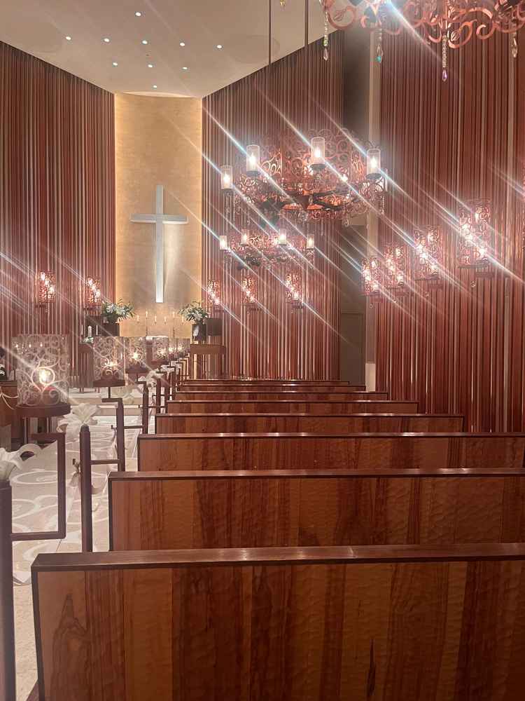 訪問する前から気になっていたチャペル。茶色を主とした木の風合いが写真で見るより圧倒された。