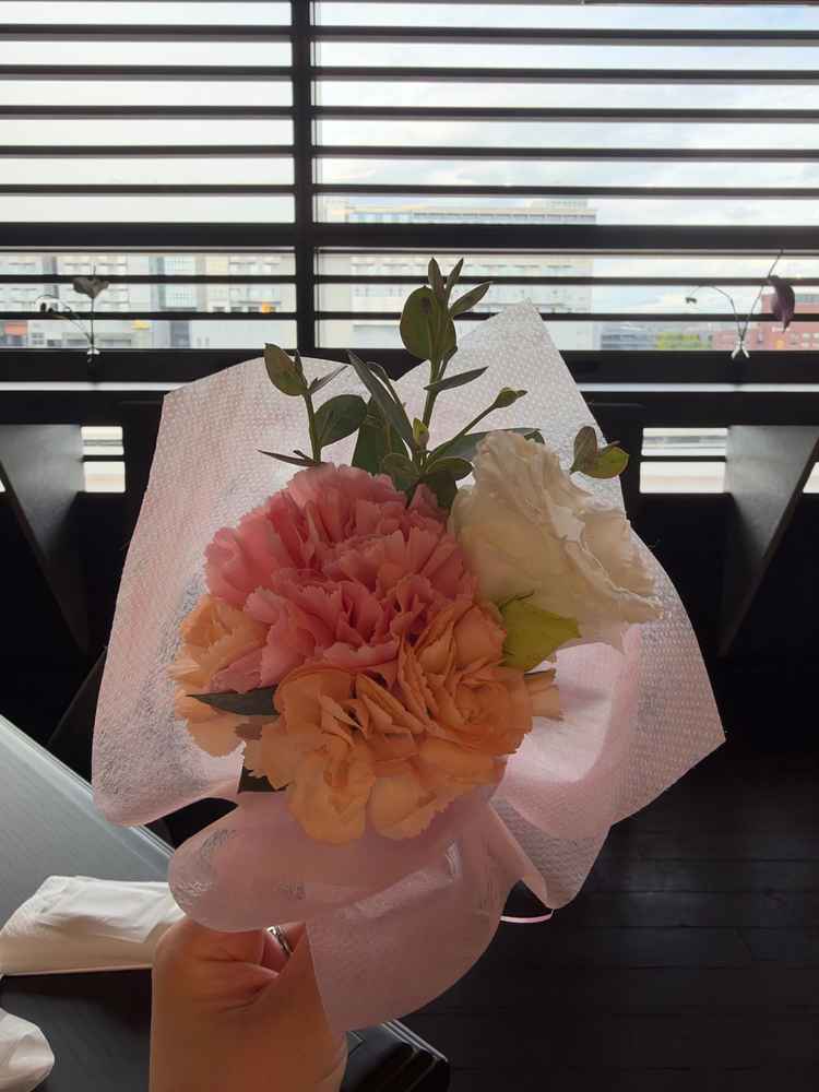 最後に、自社のお花屋さんよりミニブーケのプレゼントまでいただけました。