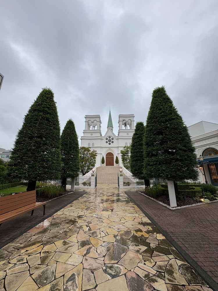 駅からも見える大階段の写真。見学当日は雨だったが迫力がすごく感じた。